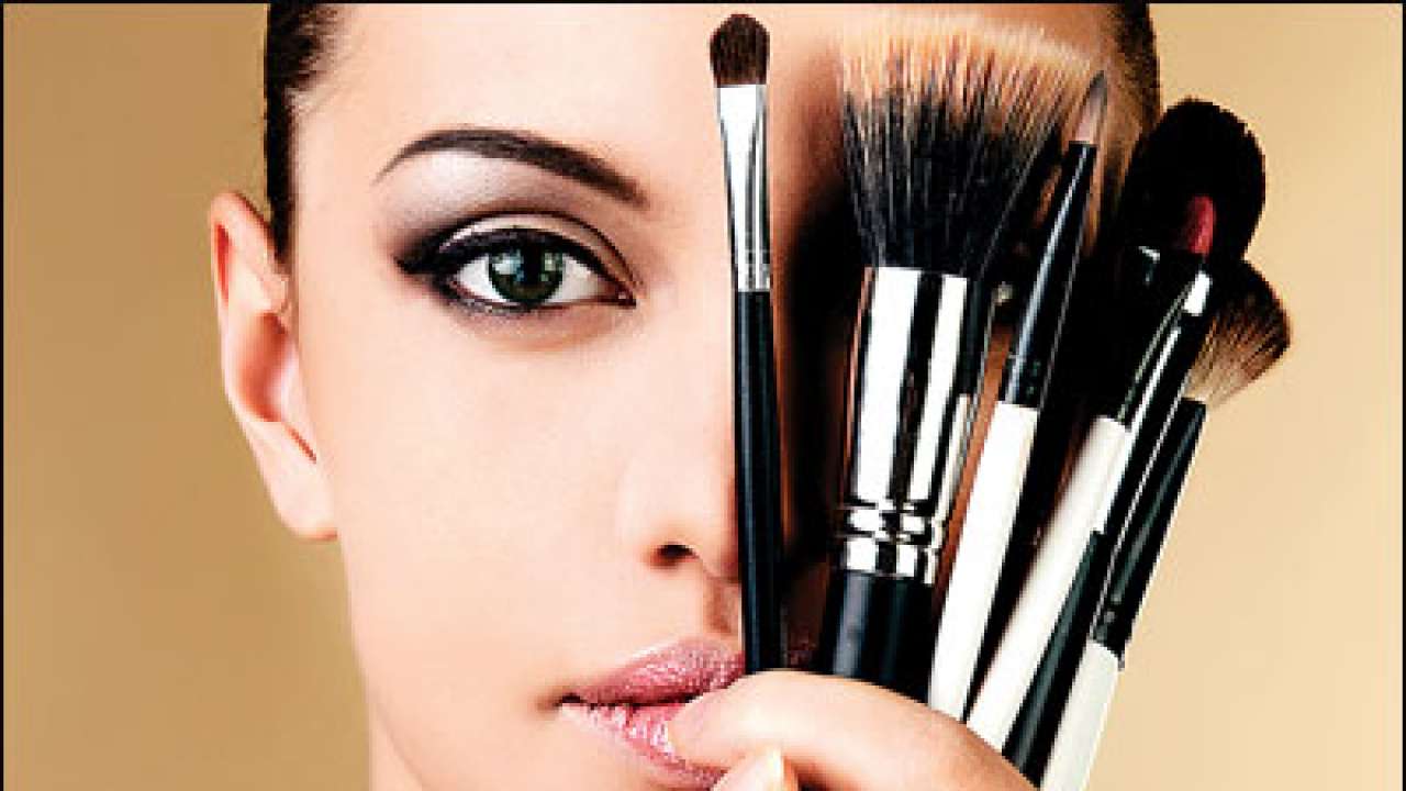 How To Build A Professional Makeup Career (7 Professional Ideas).