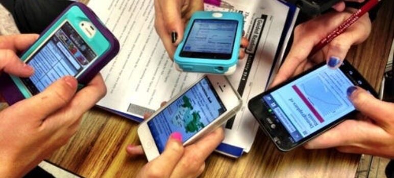 20 Uses of Smartphone for Students in School