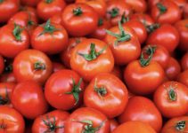 Why It Is Healthier to Eat Tomatoes Raw Than Cooked
